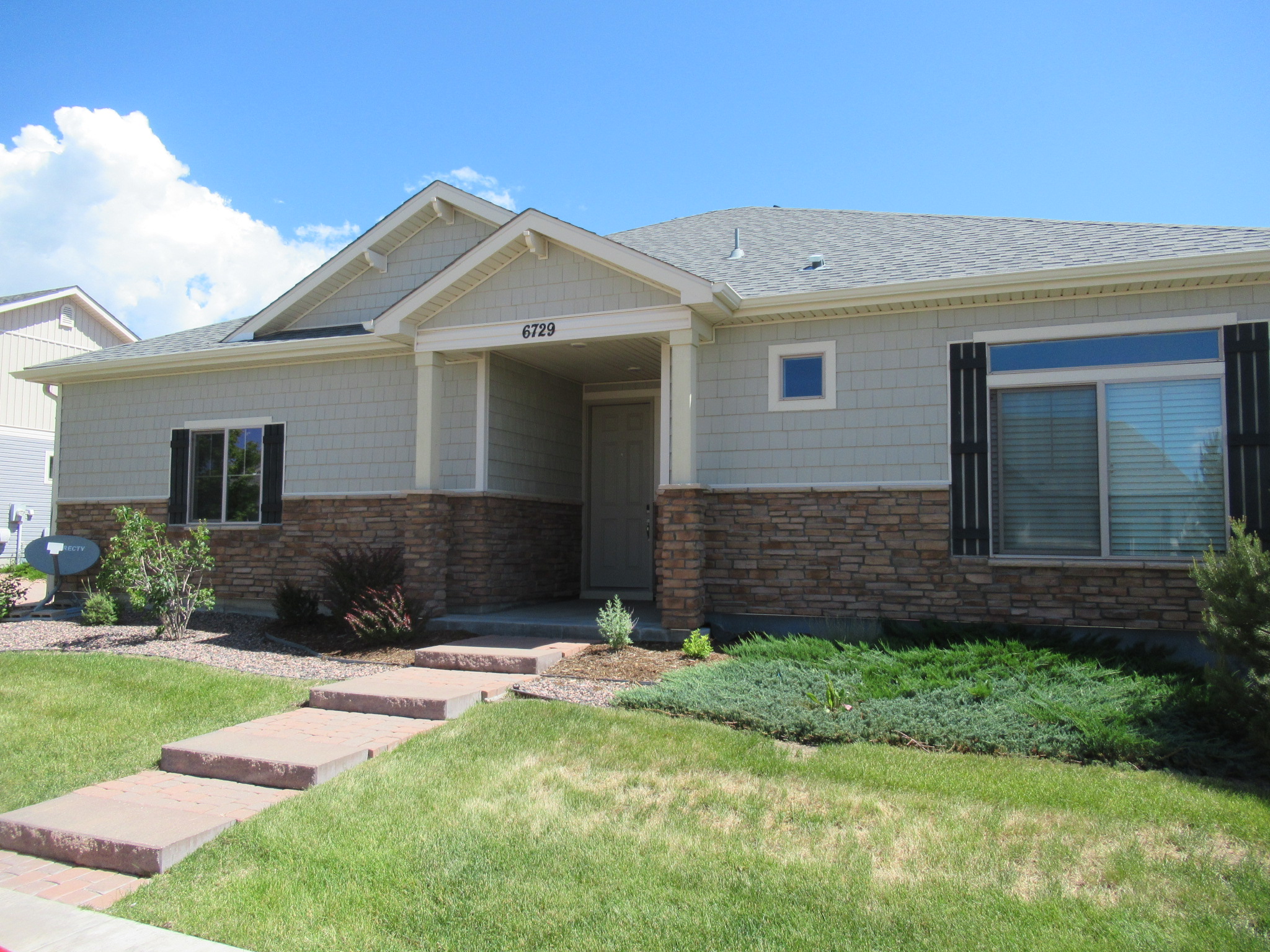 IMage of a house with lawn